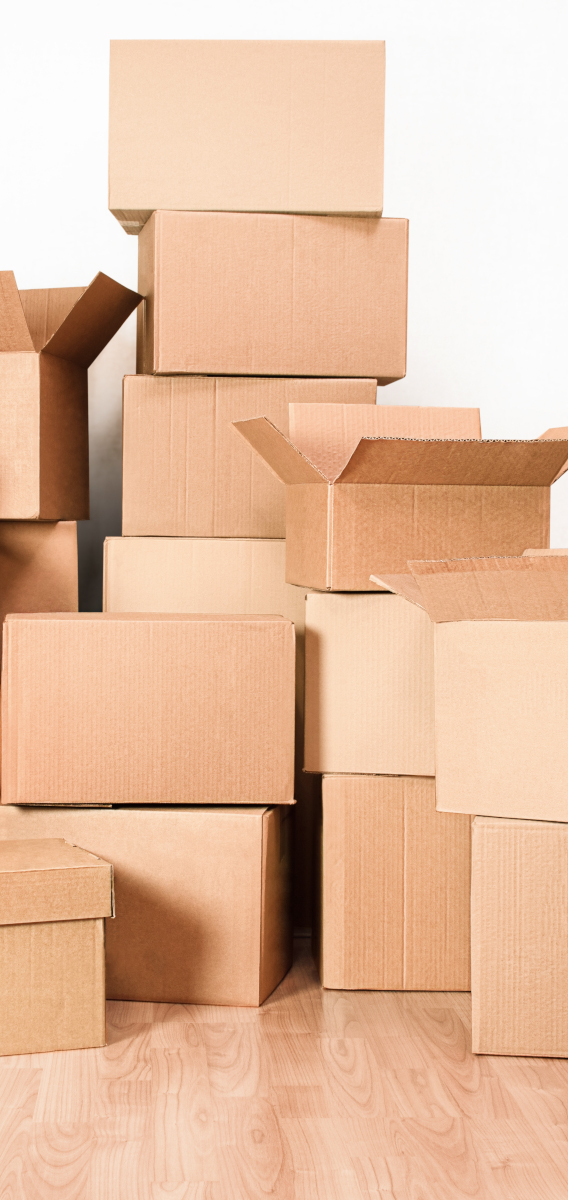 Piles de boîtes de carton